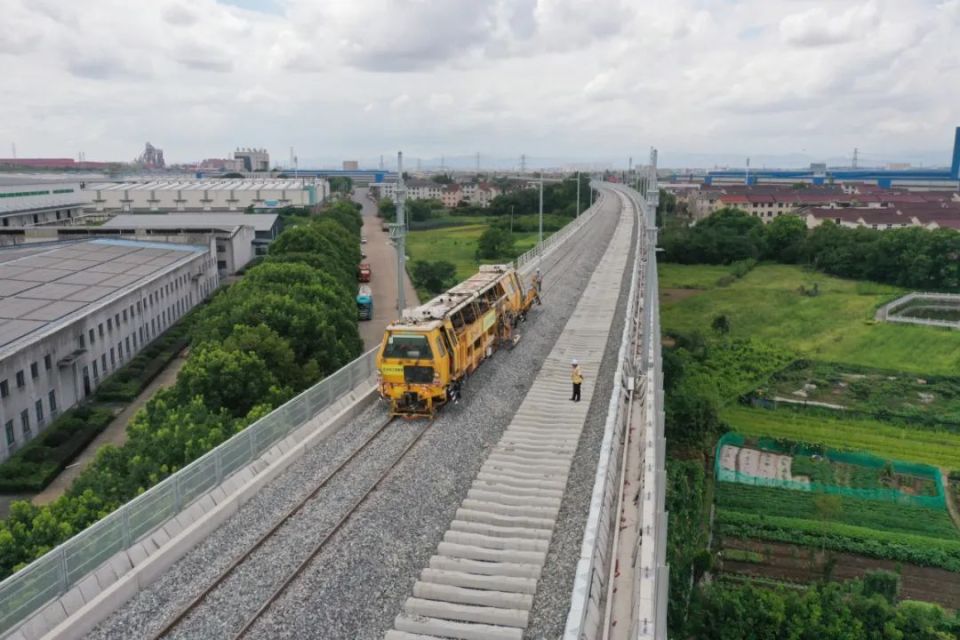 金建高铁建设加速 500米