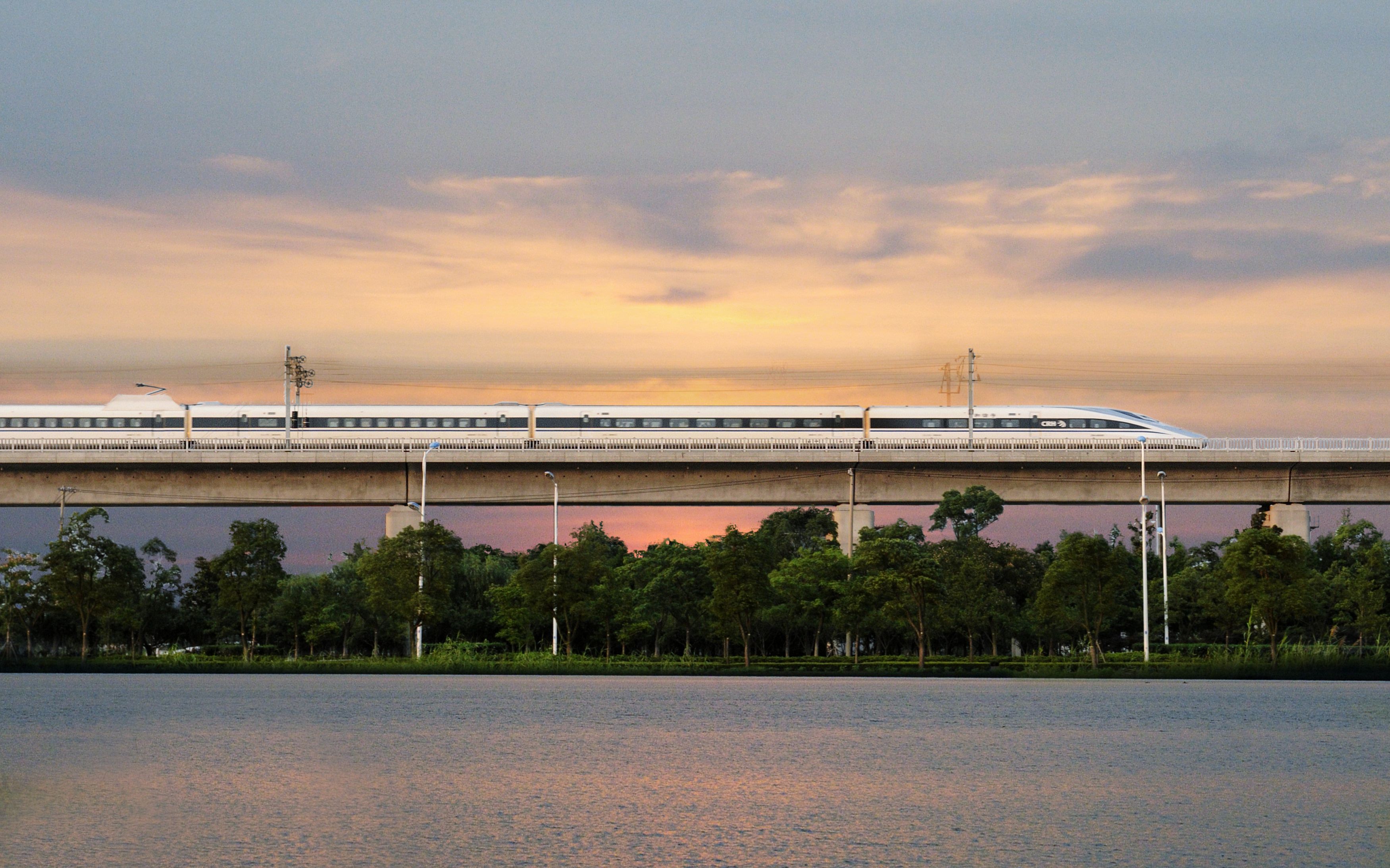 当高铁遇上即时配送